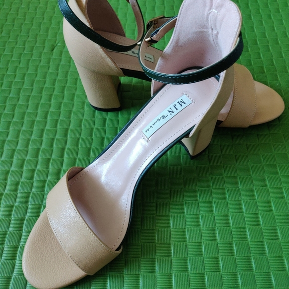 Heels! - Picture 3 of 3